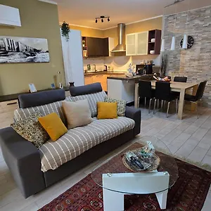 Apartment Prime - Large Independent Apartment, Air Conditioning, 2 Bathrooms, 2 Free Covered Parking Spaces, No Restricted Traffic Zone, Train Station 100m, Theatre 150m, Historic Centre, Varese